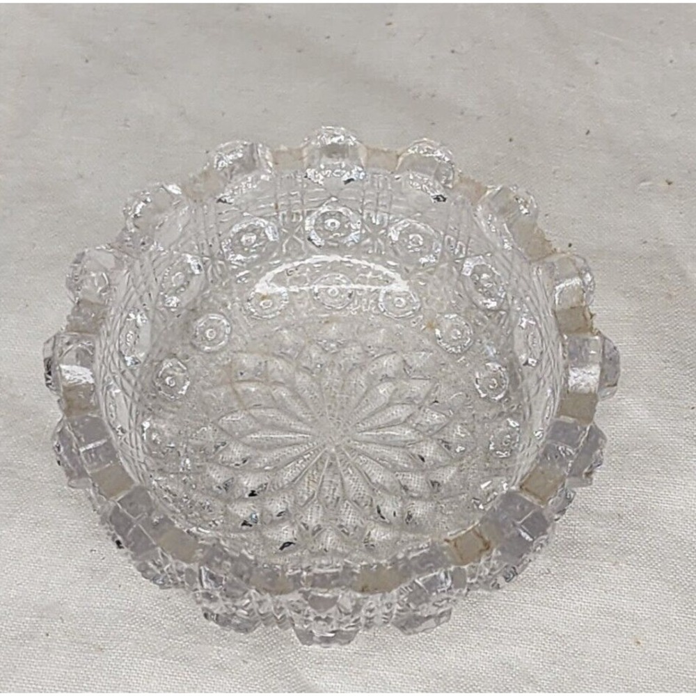 Vintage Westmoreland Lacy Daisy Glass Salt Cellar 2" Dia‎